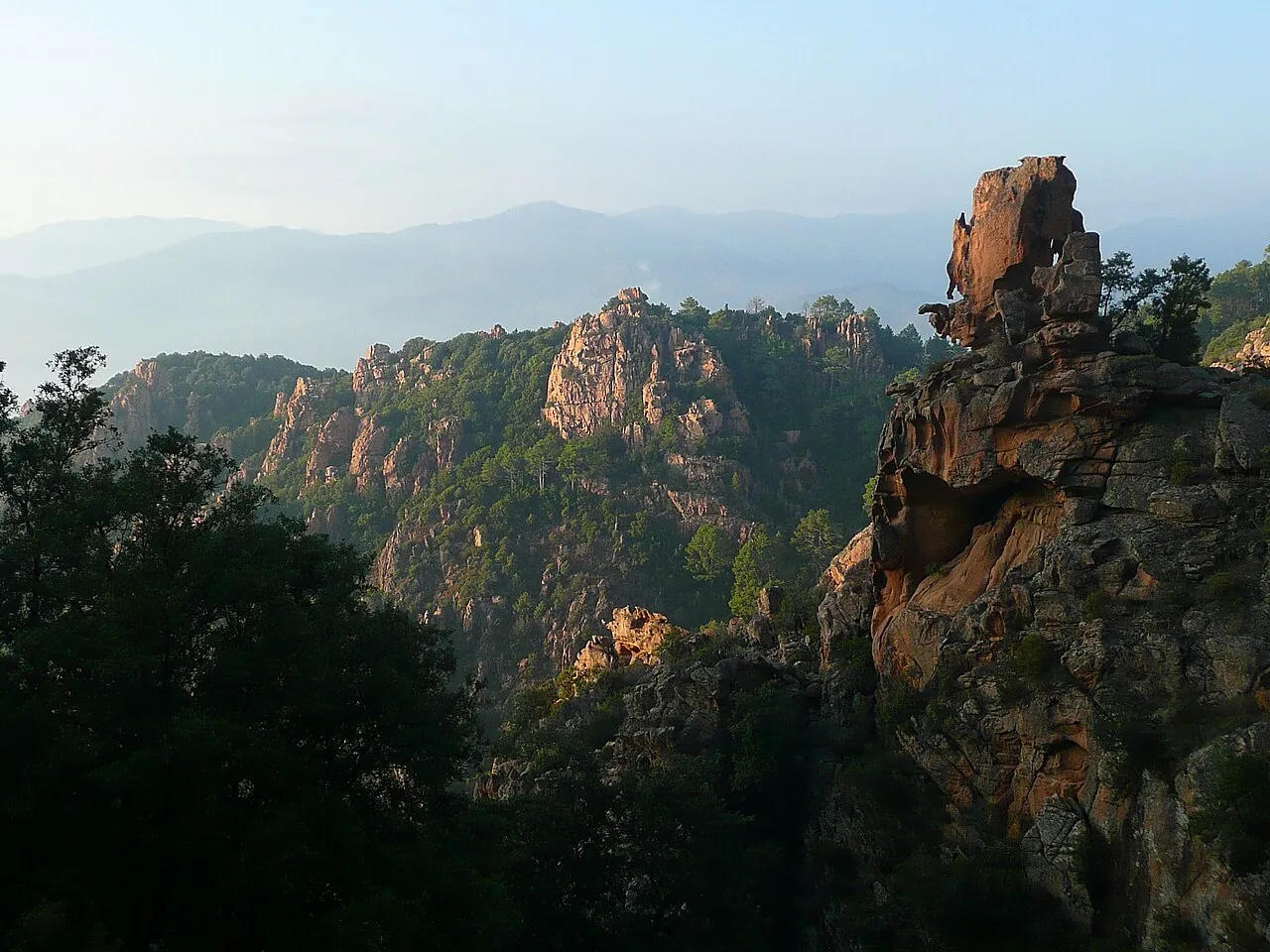 Rocher en forme de tête de chien aux Calanques de Piana